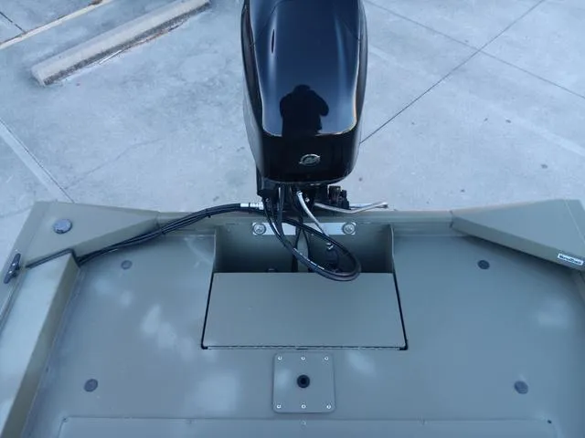 Slide: The Image of Tracker Grizzly 1754 SC 2024 - 13