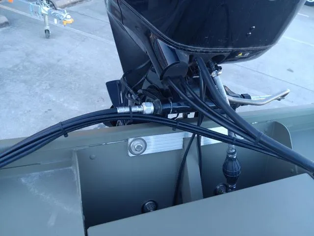 Slide: The Image of Tracker Grizzly 1754 SC 2024 - 14