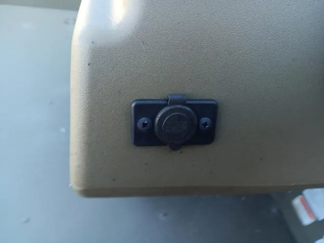 Slide: The Image of Tracker Grizzly 1754 SC 2024 - 18