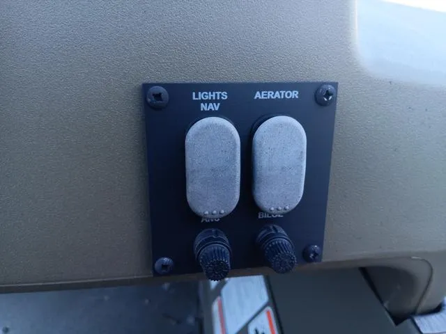 Slide: The Image of Tracker Grizzly 1754 SC 2024 - 19