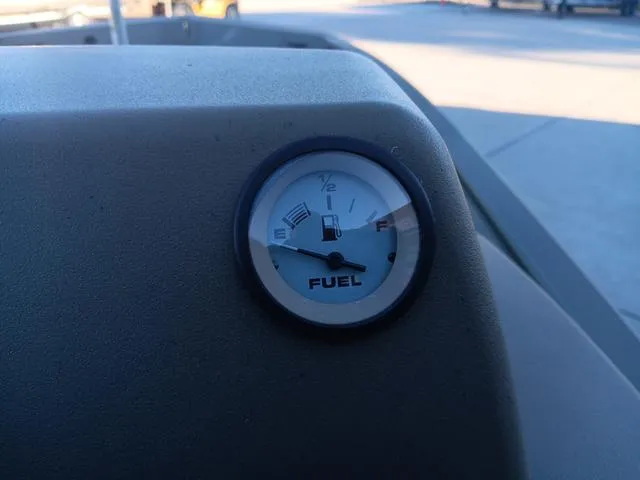 Slide: The Image of Tracker Grizzly 1754 SC 2024 - 20