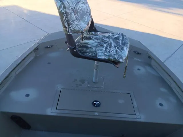 Slide: The Image of Tracker Grizzly 1754 SC 2024 - 23