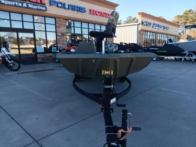 Slide: The Image of Tracker Grizzly 1754 SC 2024 - 4