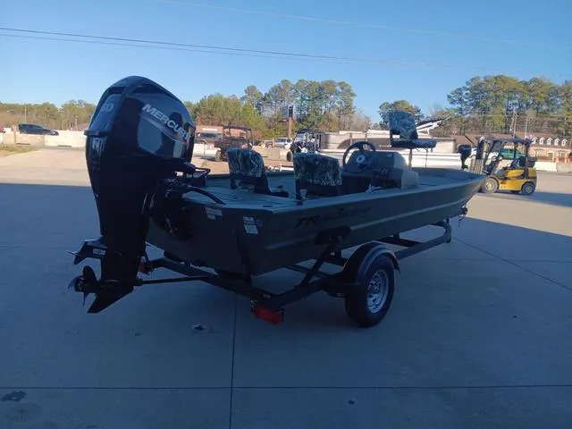 Slide: The Image of Tracker Grizzly 1754 SC 2024 - 7