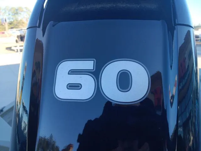 Slide: The Image of Tracker Grizzly 1754 SC 2024 - 8