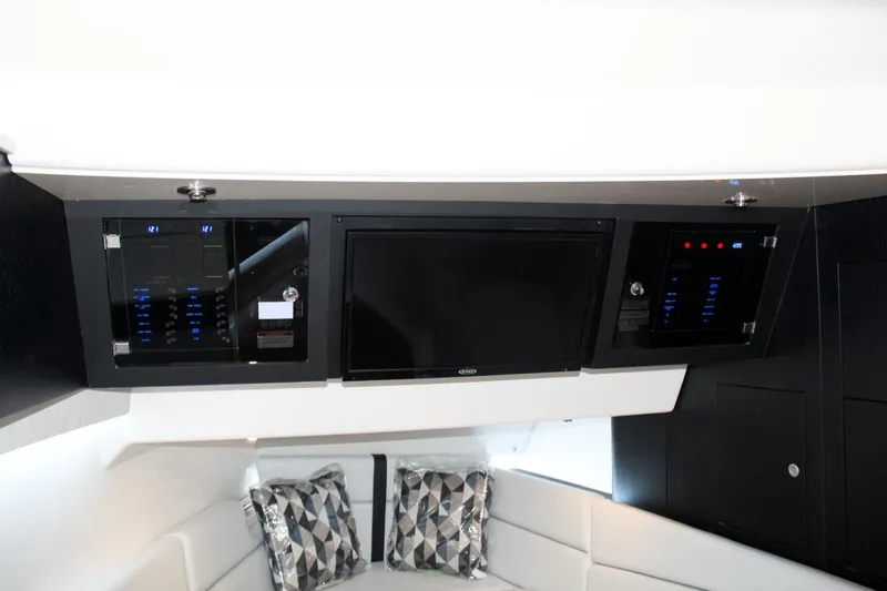 Slide: The Image of Boston Whaler 380 Realm 2025 - 48