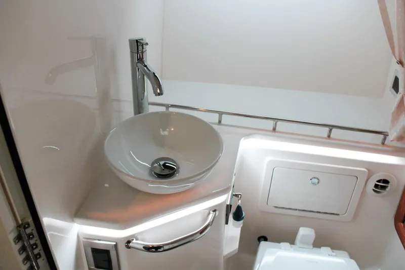 Slide: The Image of Boston Whaler 380 Realm 2025 - 53