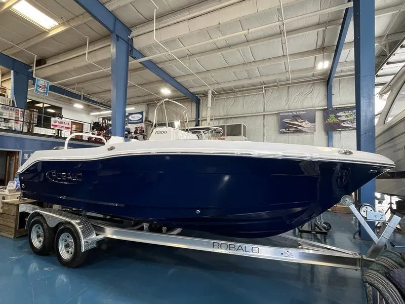 The Image of 2024 Robalo R200 Center Console boat on display in showroom. - 0