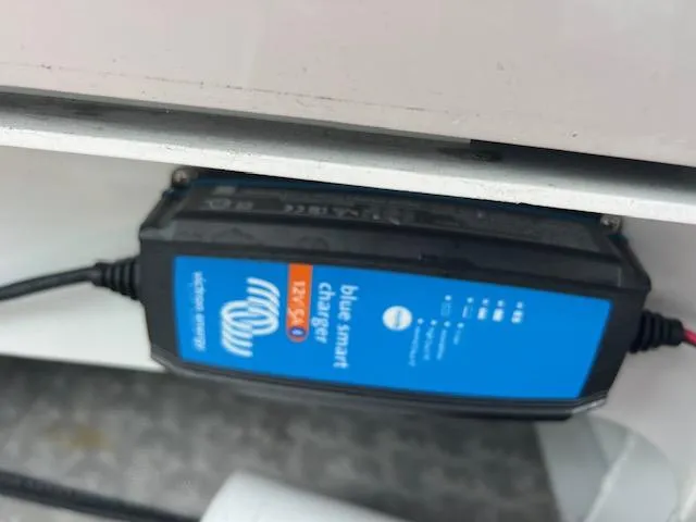 Slide: The Image of 2017 Highfield OM 500 with Victron Energy Blue Smart Charger - 10