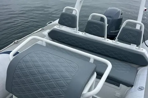 Slide: The Image of 2017 Highfield OM 500 boat interior with gray diamond-stitched seats. - 6