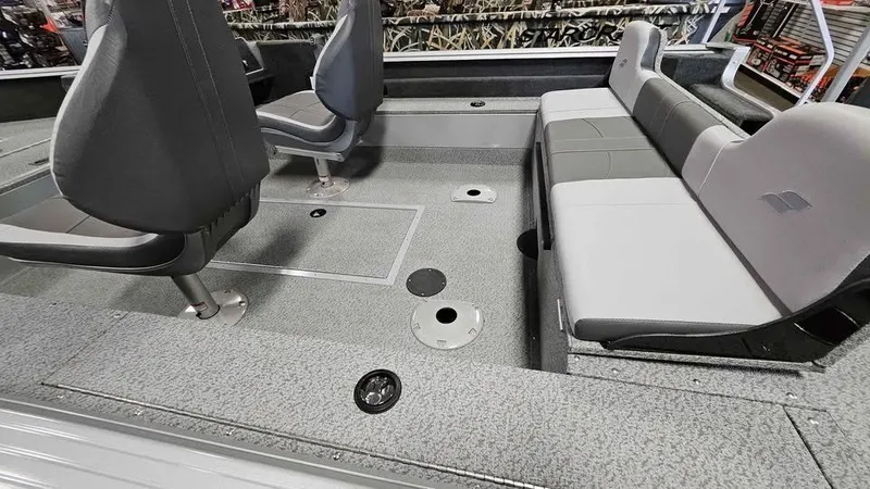 Slide: The Image of Starcraft Stealth 166 SC 2024 - 4