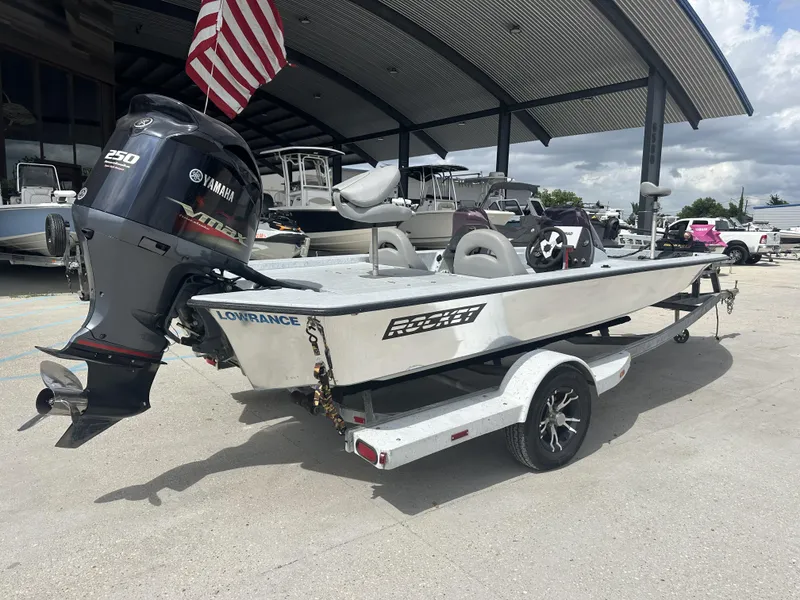 Slide: The Image of 1998 ROCKET 20 DC boat with Yamaha 250 VMAX engine on trailer. - 10