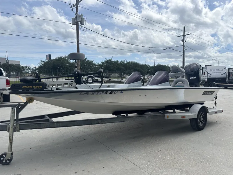 Slide: The Image of 1998 ROCKET 20 DC boat on trailer with Minn Kota trolling motor. - 13