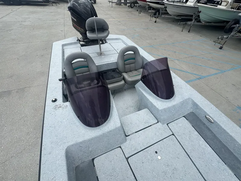 Slide: The Image of 1998 ROCKET 20 DC boat with dual seats and windshields, parked on concrete. - 14