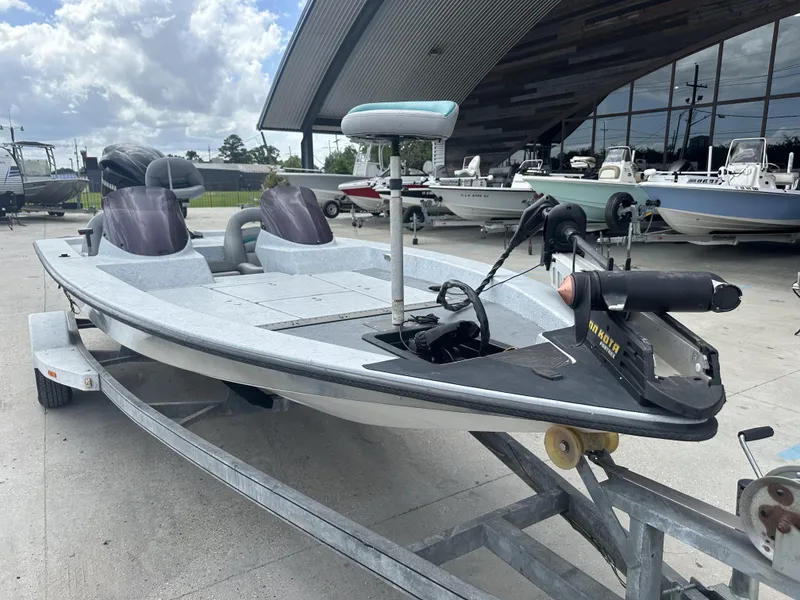 Slide: The Image of 1998 ROCKET 20 DC boat on trailer, displayed at a dealership. - 3