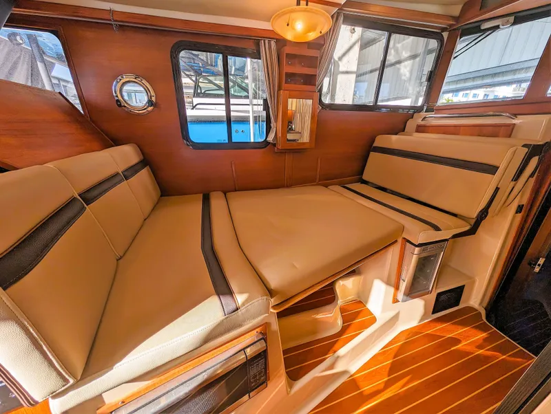 Slide: The Image of Ranger Tug R-31 CB 2018 - 14