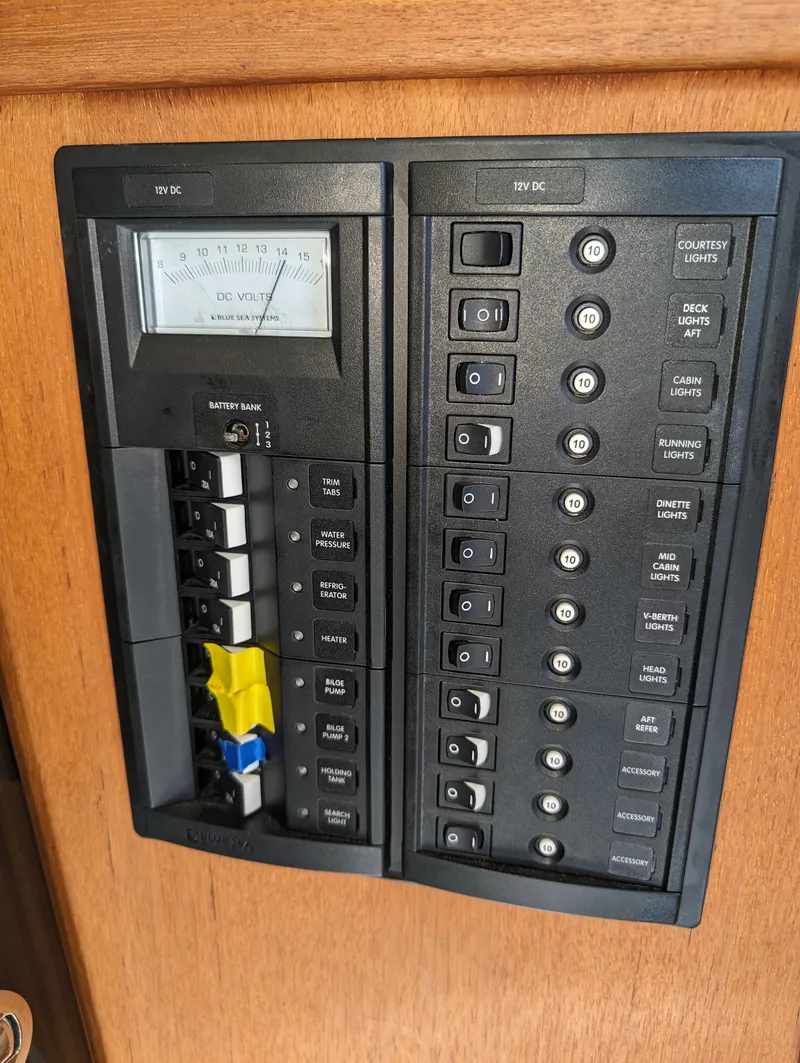 Slide: The Image of Ranger Tug R-31 CB 2018 - 36