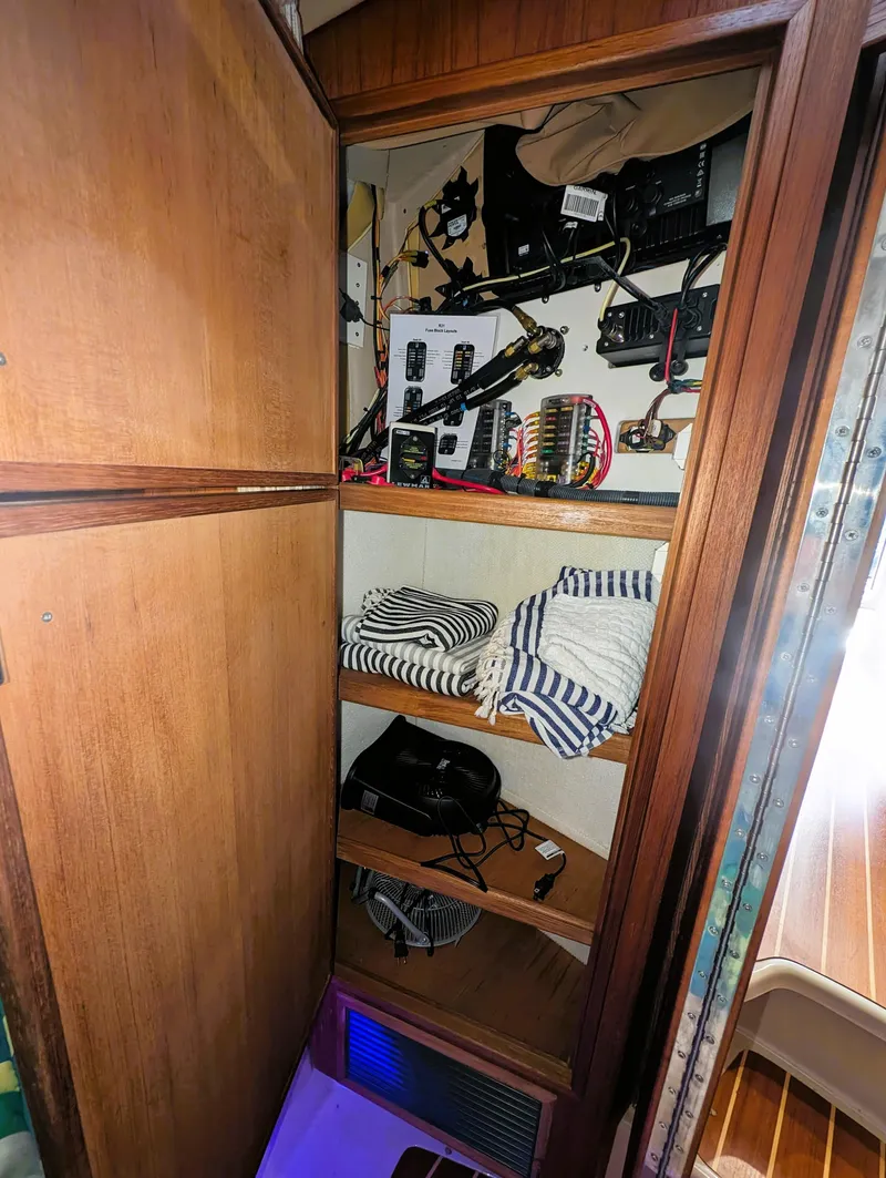 Slide: The Image of Ranger Tug R-31 CB 2018 - 52