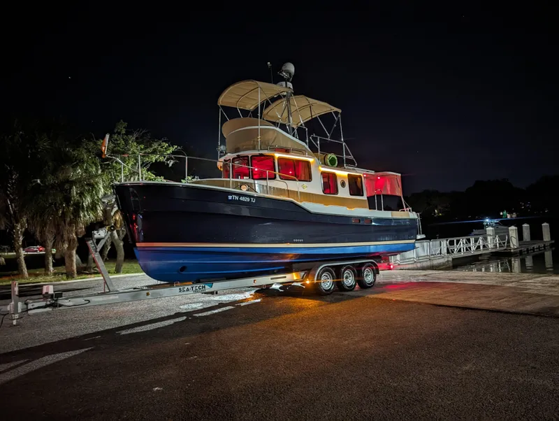 Slide: The Image of Ranger Tug R-31 CB 2018 - 66