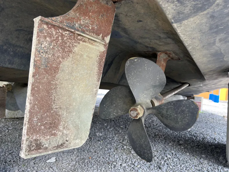 Slide: The Image of Close-up of 2005 Sea Ray 390 Motor Yacht propeller and rudder. - 43