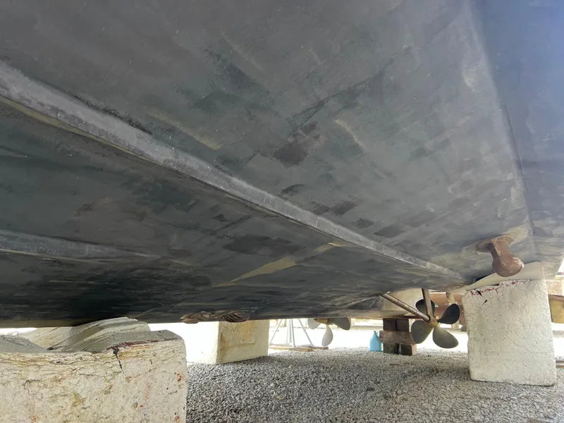 Slide: The Image of Bottom view of a 2005 Sea Ray 390 Motor Yacht on dry dock. - 45