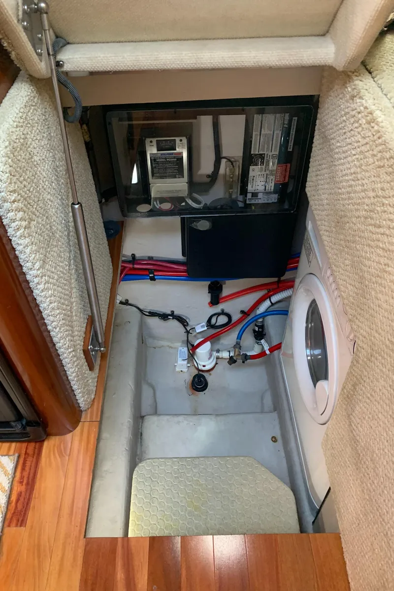 Slide: The Image of Sea Ray 390 Motor Yacht 2005 - 54