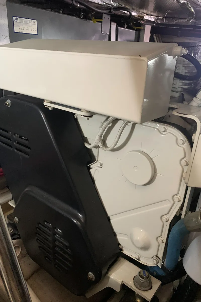 Slide: The Image of Sea Ray 390 Motor Yacht 2005 - 57