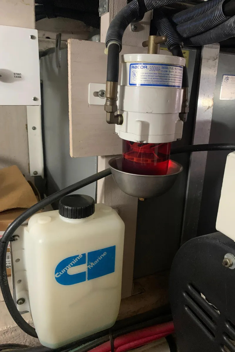 Slide: The Image of Sea Ray 390 Motor Yacht 2005 - 61