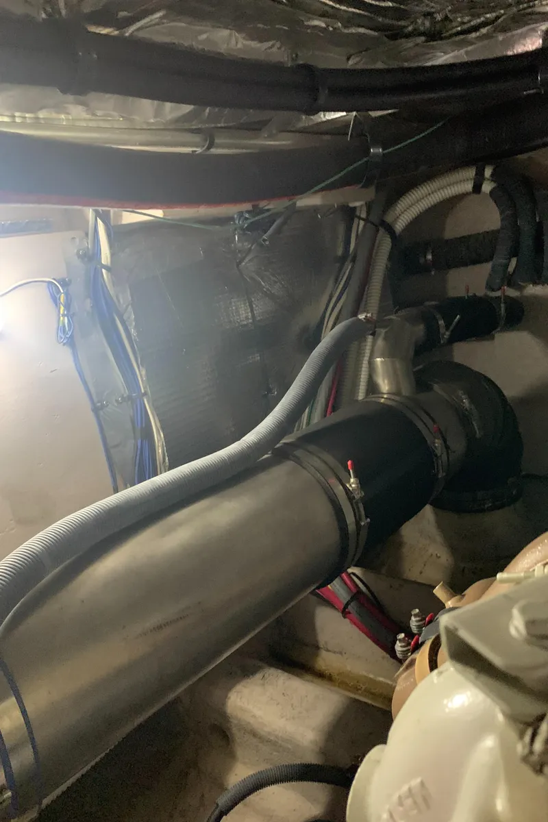 Slide: The Image of Sea Ray 390 Motor Yacht 2005 - 67