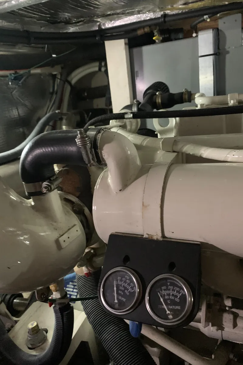 Slide: The Image of Sea Ray 390 Motor Yacht 2005 - 69