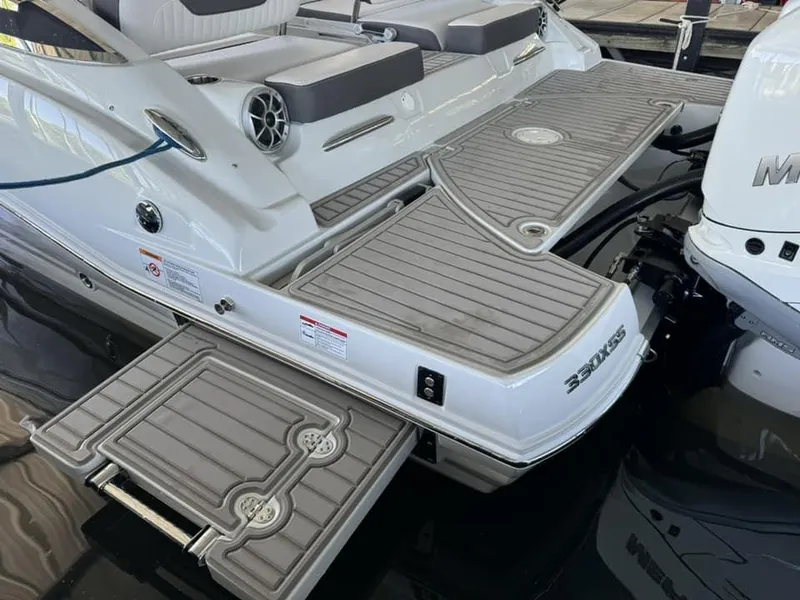 Slide: The Image of Crownline Boats 330 XSS 2025 - 10