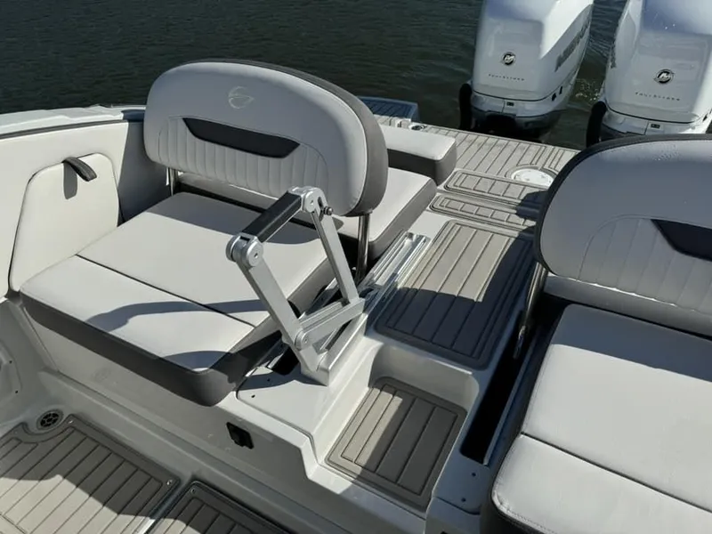 Slide: The Image of Crownline Boats 330 XSS 2025 - 18