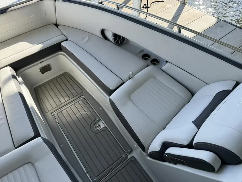 Slide: The Image of Crownline Boats 330 XSS 2025 - 22