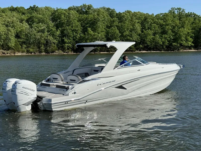 Slide: The Image of Crownline Boats 330 XSS 2025 - 25