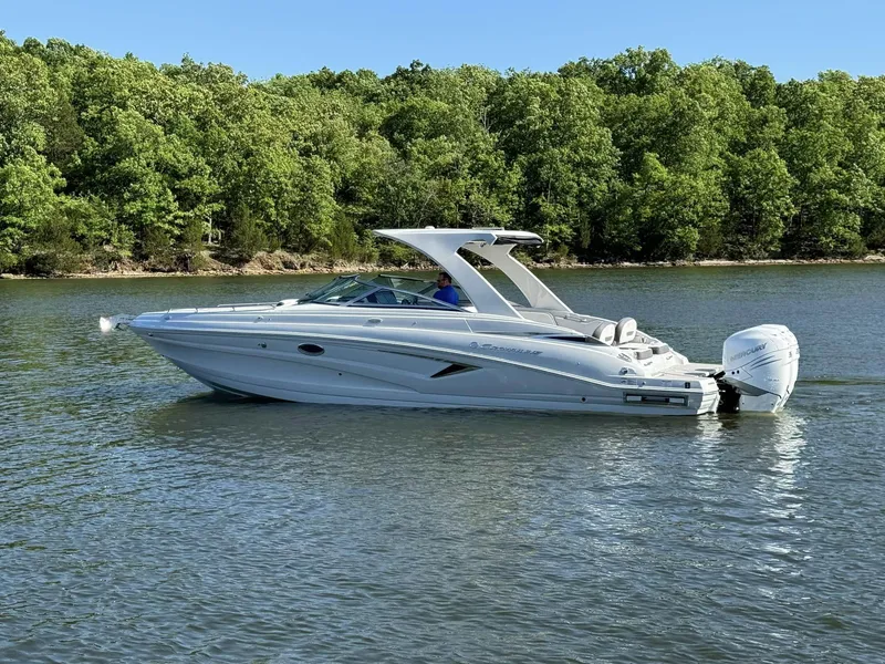 Slide: The Image of Crownline Boats 330 XSS 2025 - 28