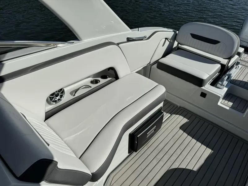 Slide: The Image of Crownline Boats 330 XSS 2025 - 31