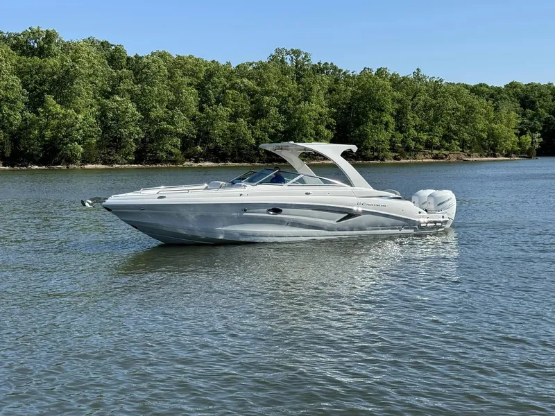 Slide: The Image of Crownline Boats 330 XSS 2025 - 34