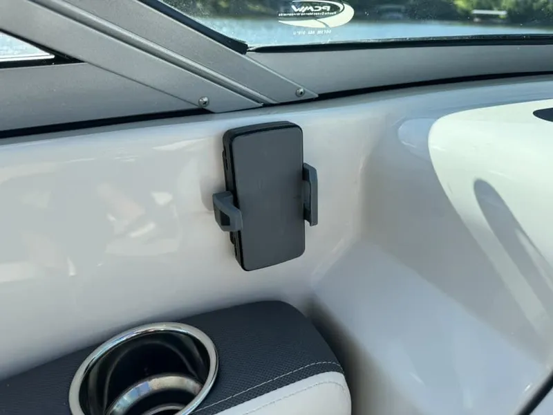 Slide: The Image of Crownline Boats 330 XSS 2025 - 36