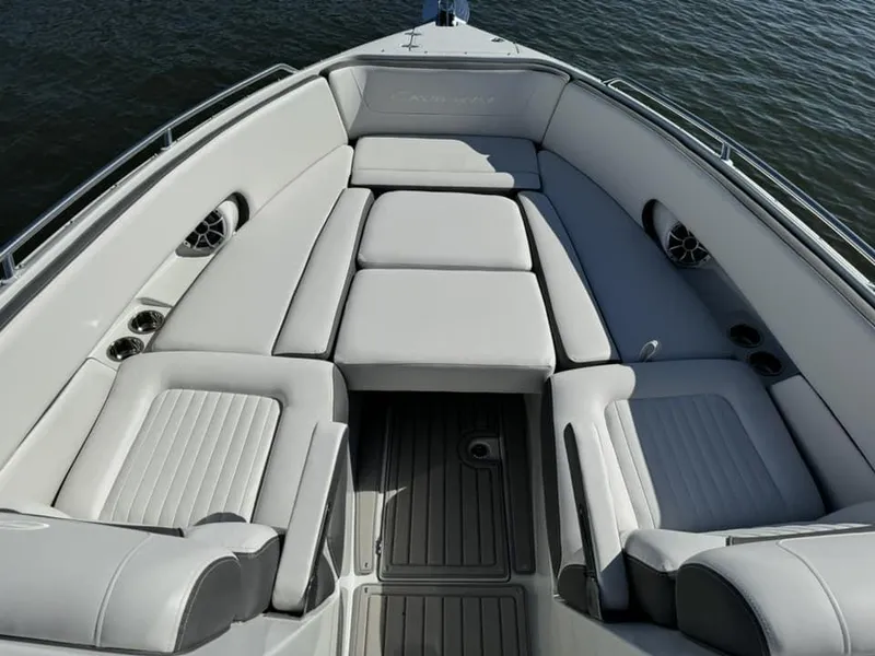 Slide: The Image of Crownline Boats 330 XSS 2025 - 37