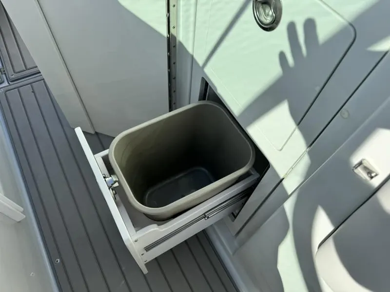 Slide: The Image of Crownline Boats 330 XSS 2025 - 39