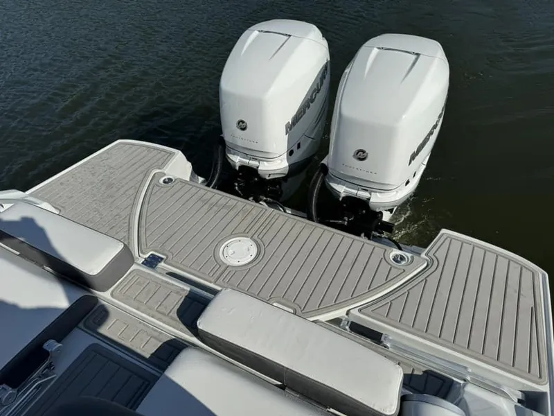 Slide: The Image of Crownline Boats 330 XSS 2025 - 42
