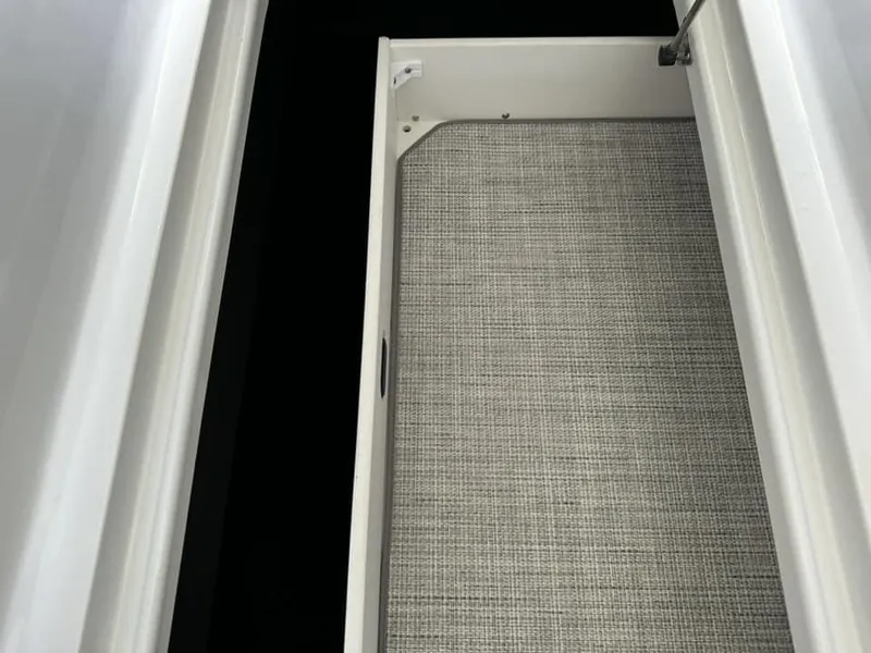 Slide: The Image of Crownline Boats 330 XSS 2025 - 45