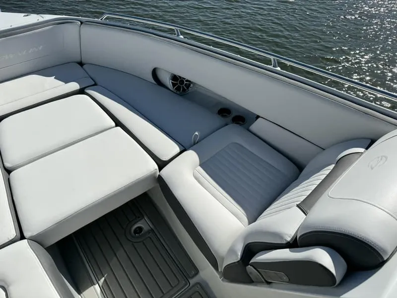 Slide: The Image of Crownline Boats 330 XSS 2025 - 50