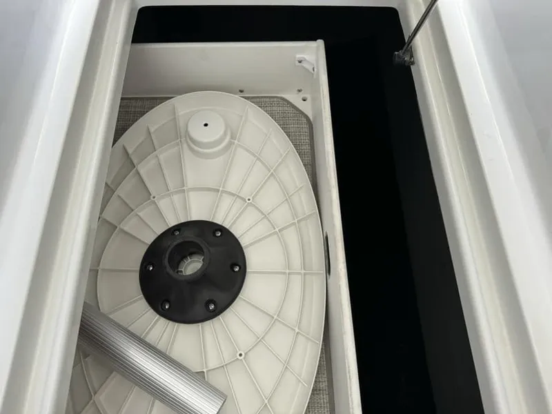 Slide: The Image of Crownline Boats 330 XSS 2025 - 6