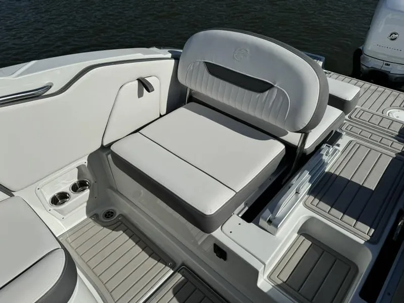 Slide: The Image of Crownline Boats 330 XSS 2025 - 7