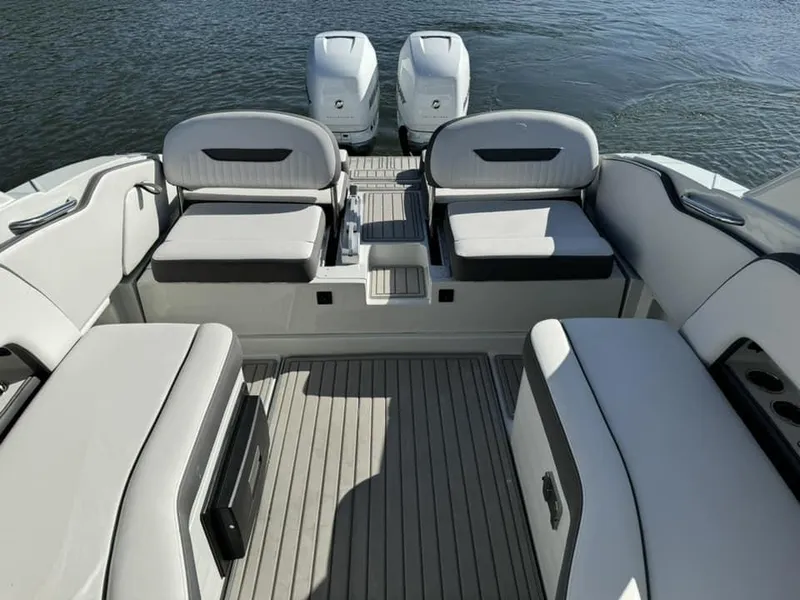 Slide: The Image of Crownline Boats 330 XSS 2025 - 8