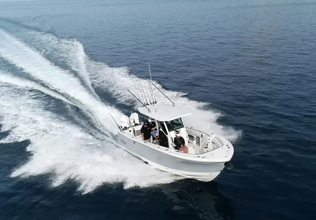 Slide: The Image of Blackfin 302CC 2023 - 54