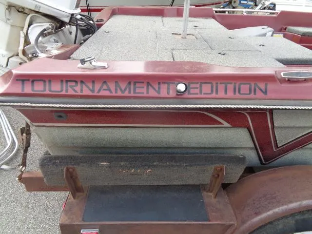 Slide: The Image of 1987 Venture Bass Boat 18 Tournament Edition, rear view. - 7