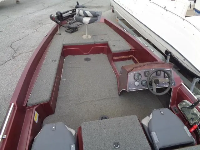 Slide: The Image of 1987 Venture Bass Boat 18 interior with steering console and seating. - 9