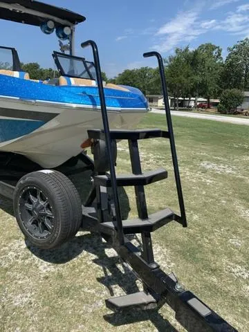 Slide: The Image of 2021 Tigé ZX Class 25 ZX boat on trailer with attached boarding ladder. - 22